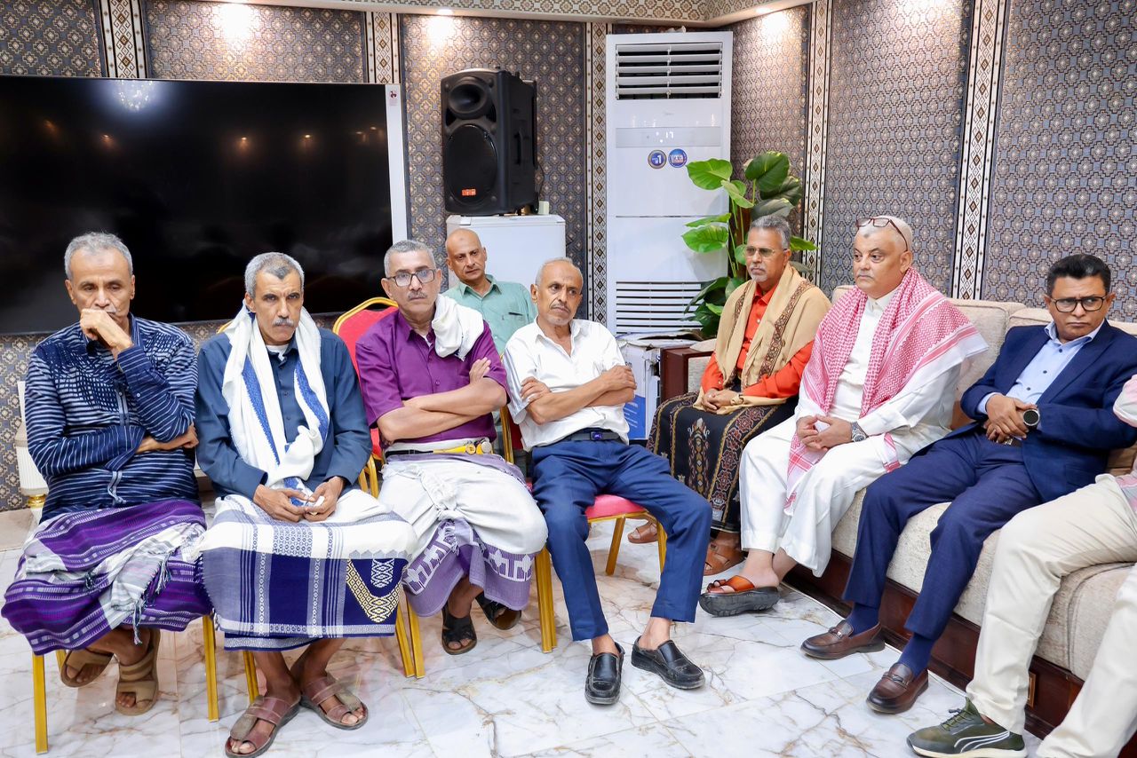 رئيس الوزراء يشدد على دور المنتديات الثقافية في عدن في إسناد مسار إصلاحات مؤسسات الدولة - رئيس الوزراء يشدد على دور المنتديات الثقافية في عدن في إسناد مسار إصلاحات مؤسسات الدولة -